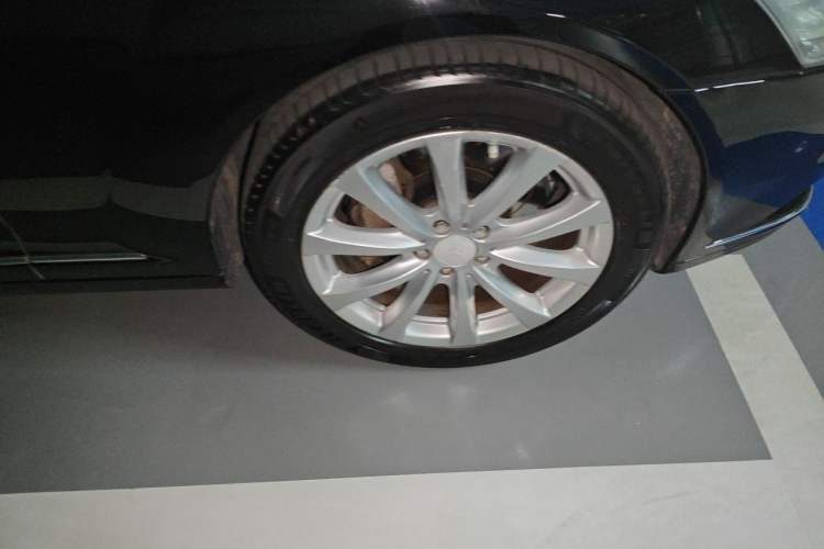 Used Mercedes-Benz S-Class 2010 S 300 L Luxury Model Right Front Wheel Hub