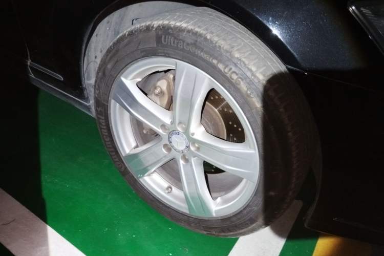 Used Mercedes-Benz S-Class 2010 S 400 L HYBRID Right Front Wheel Hub