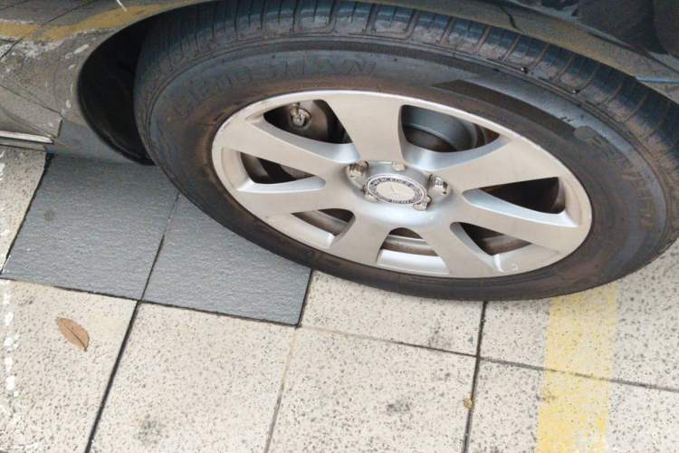 Used Mercedes-Benz S-Class 2010 S 300 L Business Model Right Front Wheel Hub