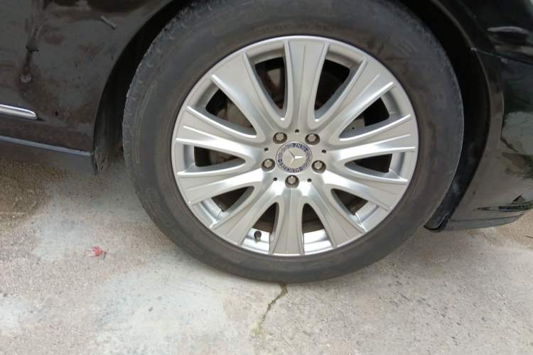 Used Mercedes-Benz S-Class 2010 S 300 L Luxury Model Right Front Wheel Hub