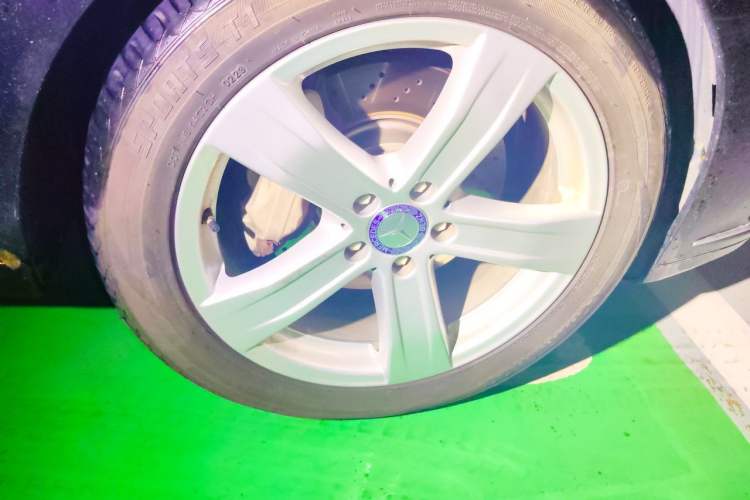 Used Mercedes-Benz S-Class 2010 S 300 L Luxury Model Right Front Wheel Hub