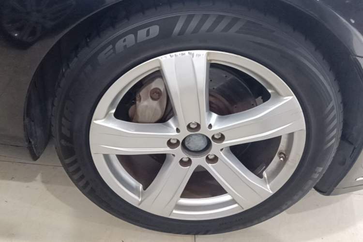 Used Mercedes-Benz S-Class 2010 S 300 L Business Model Right Front Wheel Hub