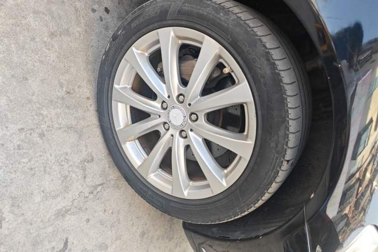 Used Mercedes-Benz S-Class 2010 S 300 L Luxury Model Right Front Wheel Hub