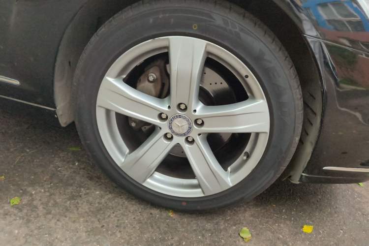 Used Mercedes-Benz S-Class 2010 S 300 L Luxury Model Right Front Wheel Hub