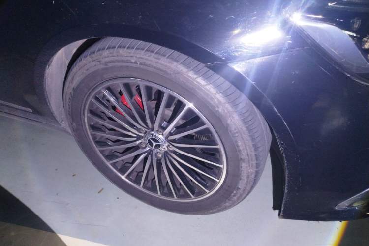 Used Mercedes-Benz S-Class 2010 S 300 L Luxury Model Right Front Wheel Hub