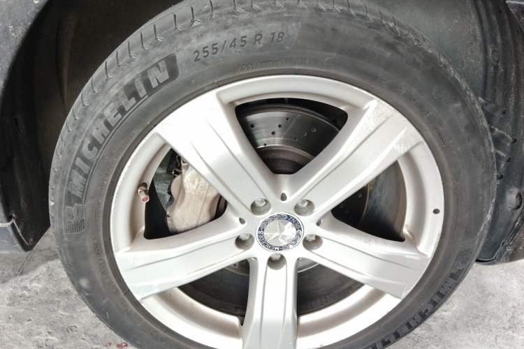 Used Mercedes-Benz S-Class 2010 S 350 L Luxury Model Right Front Wheel Hub