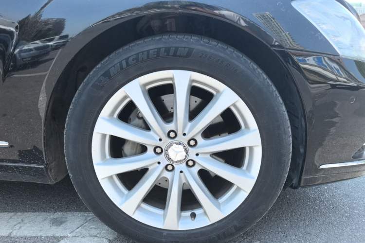 Used Mercedes-Benz S-Class 2010 S 300 L Prestige Edition Right Front Wheel Hub