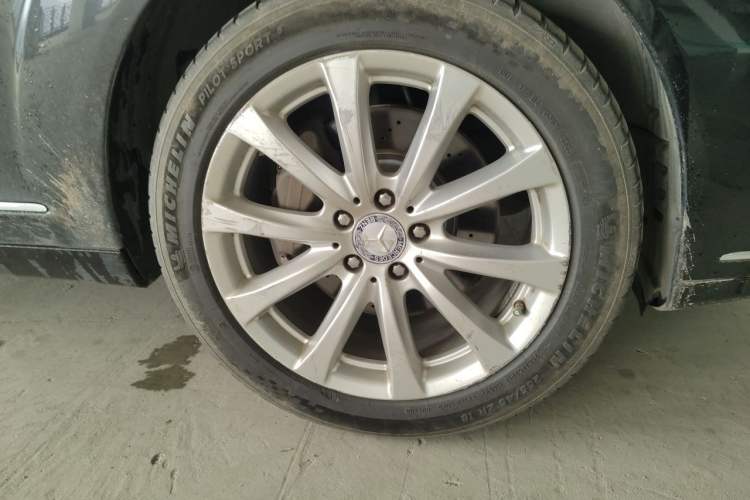 Used Mercedes-Benz S-Class 2010 S 300 L Luxury Model Right Front Wheel Hub
