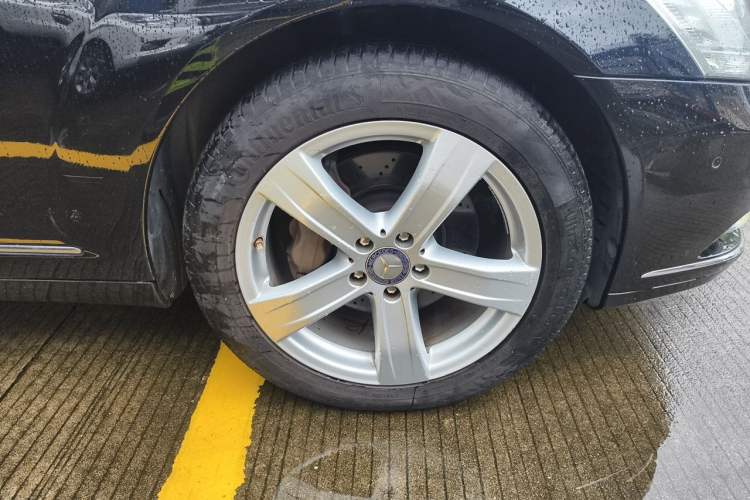Used Mercedes-Benz S-Class 2010 S 400 L HYBRID Right Front Wheel Hub