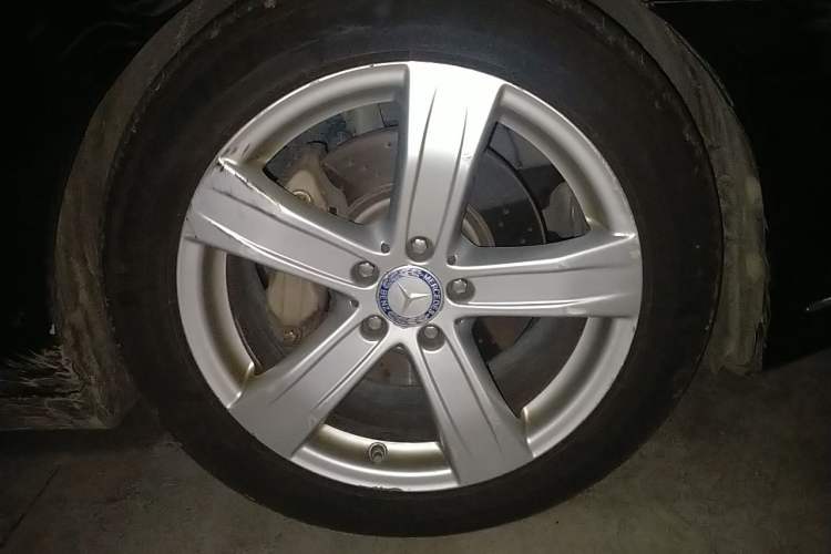 Used Mercedes-Benz S-Class 2010 S 400 L HYBRID Right Front Wheel Hub