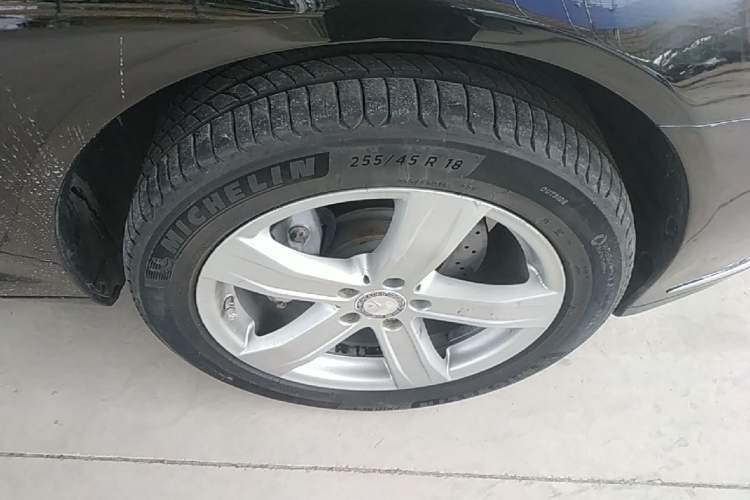 Used Mercedes-Benz S-Class 2010 S 400 L HYBRID Right Front Wheel Hub