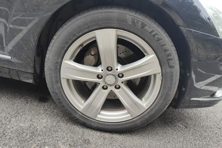 Used Mercedes-Benz S-Class 2010 S 400 L HYBRID Right Front Wheel Hub