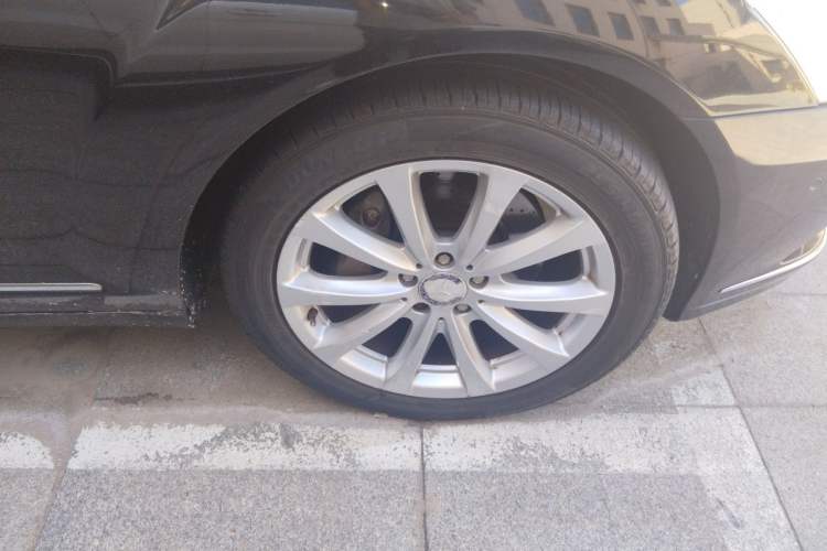 Used Mercedes-Benz S-Class 2010 S 300 L Luxury Model Right Front Wheel Hub
