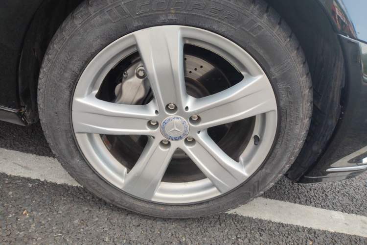 Used Mercedes-Benz S-Class 2010 S 300 L Luxury Model Right Front Wheel Hub