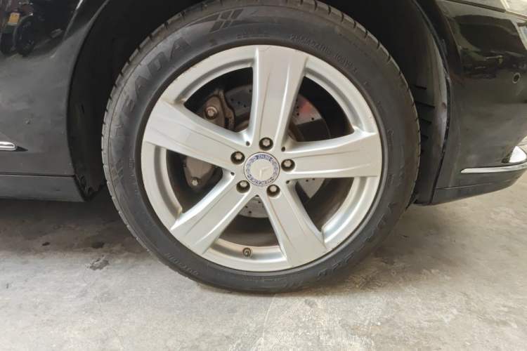 Used Mercedes-Benz S-Class 2010 S 400 L HYBRID Right Front Wheel Hub