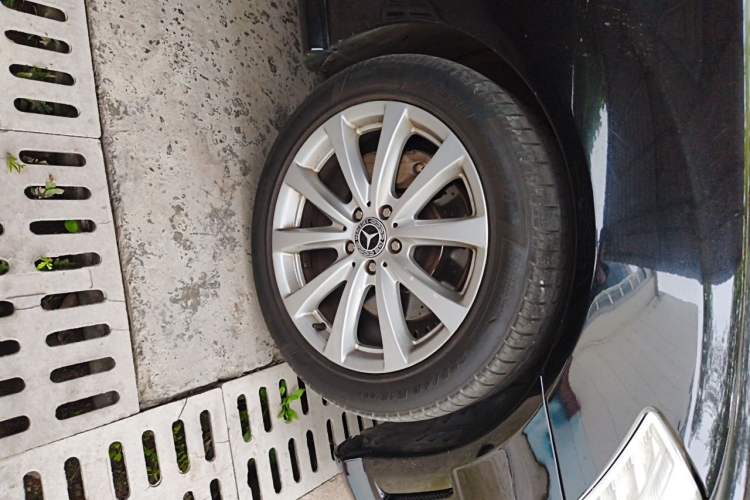 Used Mercedes-Benz S-Class 2010 S 300 L Luxury Model Right Front Wheel Hub