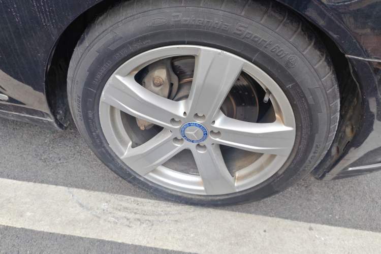 Used Mercedes-Benz S-Class 2010 S 300 L Prestige Edition Right Front Wheel Hub