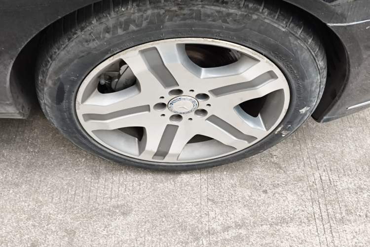 Used Mercedes-Benz S-Class 2010 S 600 L Right Front Wheel Hub