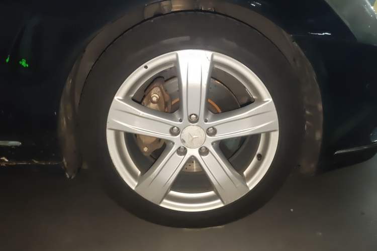 Used Mercedes-Benz S-Class 2010 S 400 L HYBRID Right Front Wheel Hub