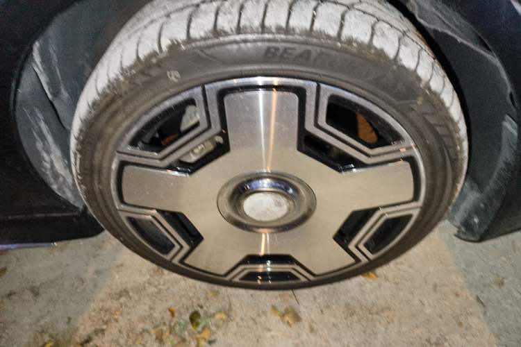 Used Mercedes-Benz S-Class 2010 S 400 L HYBRID Right Front Wheel Hub
