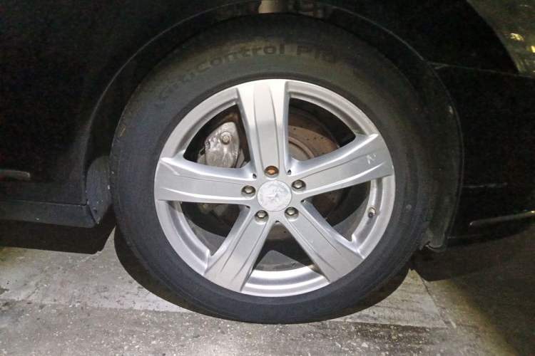 Used Mercedes-Benz S-Class 2010 S 400 L HYBRID Right Front Wheel Hub