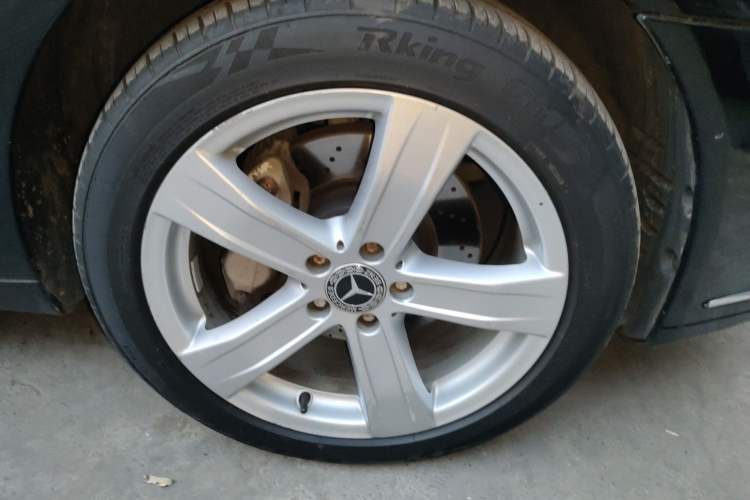 Used Mercedes-Benz S-Class 2010 S 400 L HYBRID Right Front Wheel Hub