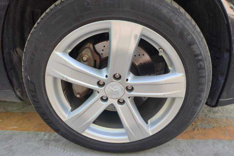 Used Mercedes-Benz S-Class 2010 S 400 L HYBRID Right Front Wheel Hub