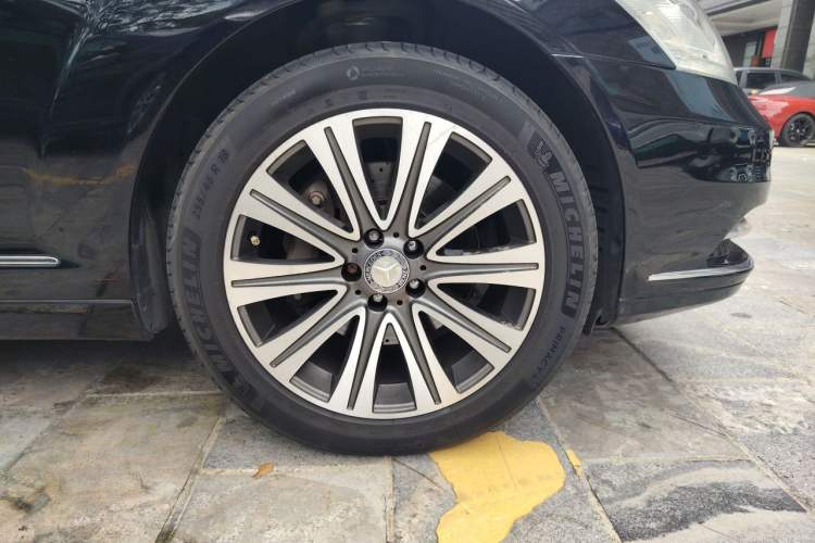 Used Mercedes-Benz S-Class 2010 S 300 L Business Model Right Front Wheel Hub