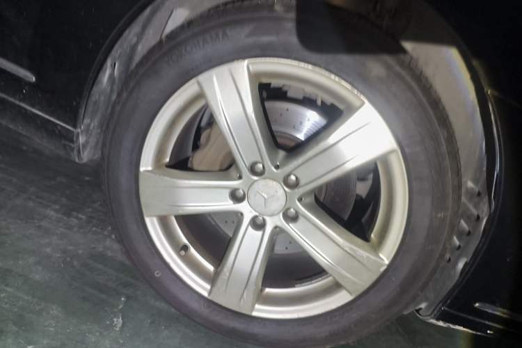 Used Mercedes-Benz S-Class 2010 S 400 L HYBRID Right Front Wheel Hub