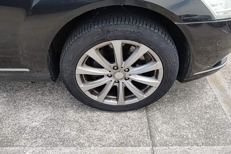 Used Mercedes-Benz S-Class 2010 S 300 L Luxury Model Right Front Wheel Hub