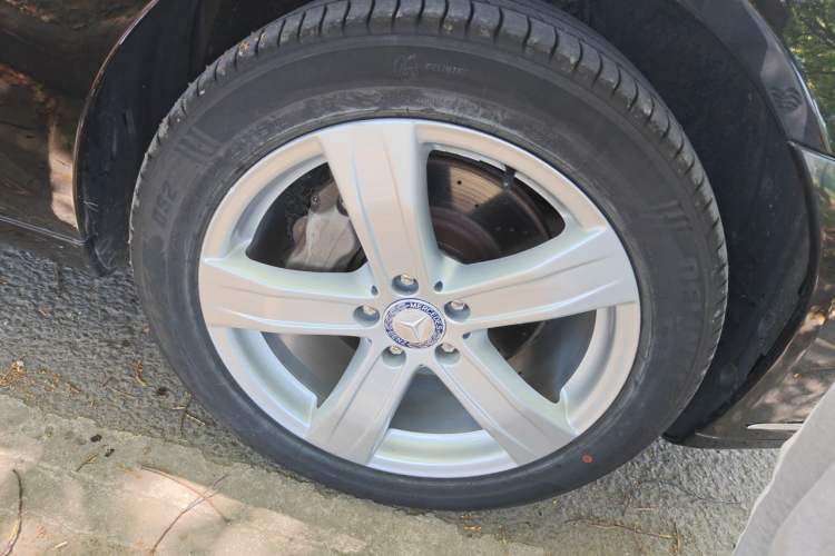 Used Mercedes-Benz S-Class 2010 S 350 L Luxury Model Right Front Wheel Hub