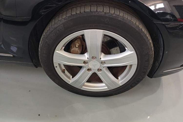 Used Mercedes-Benz S-Class 2010 S 400 L HYBRID Right Front Wheel Hub