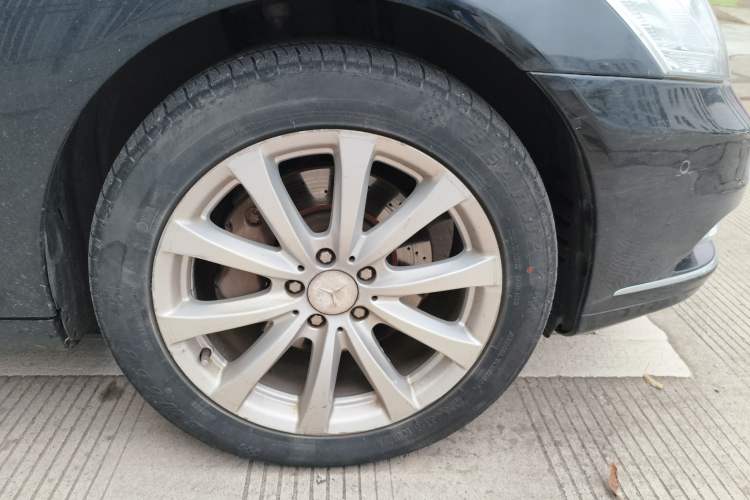 Used Mercedes-Benz S-Class 2010 S 300 L Prestige Edition Right Front Wheel Hub