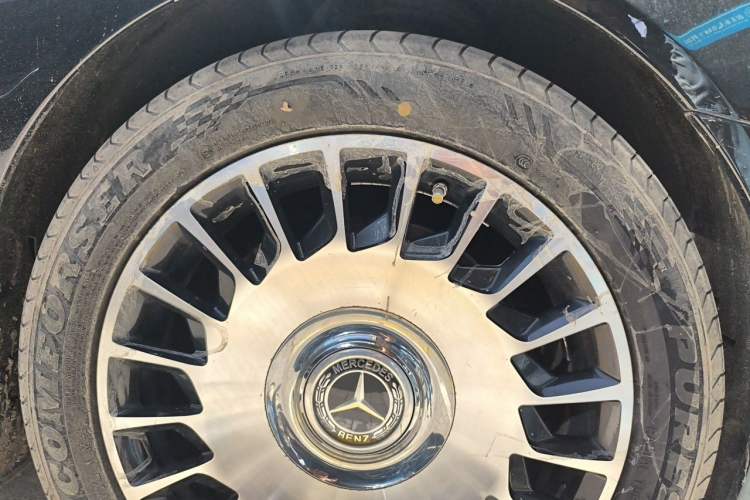 Used Mercedes-Benz S-Class 2010 S 350 L Luxury Model Right Front Wheel Hub