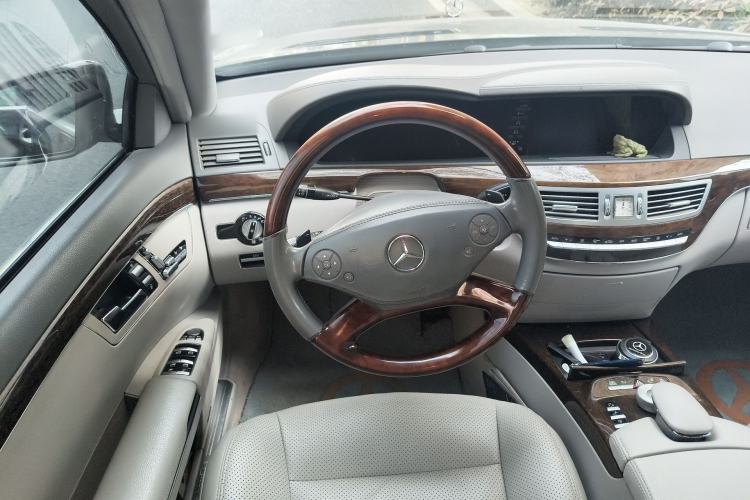 Used Mercedes-Benz S-Class 2010 S 300 L Luxury Model Steering Wheel