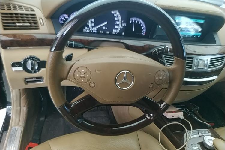 Used Mercedes-Benz S-Class 2010 S 350 L Luxury Model Steering Wheel