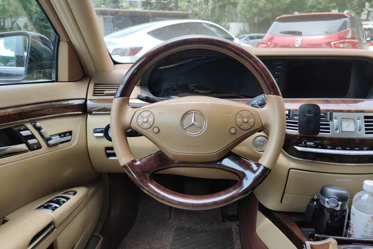 Used Mercedes-Benz S-Class 2010 S 350 L Luxury Model Steering Wheel