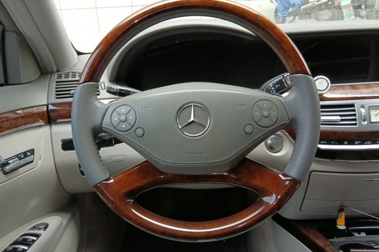 Used Mercedes-Benz S-Class 2010 S 300 L Luxury Model Steering Wheel