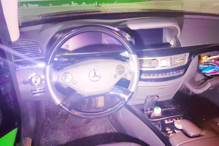 Used Mercedes-Benz S-Class 2010 S 300 L Luxury Model Steering Wheel