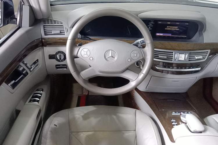 Used Mercedes-Benz S-Class 2010 S 300 L Business Model Steering Wheel