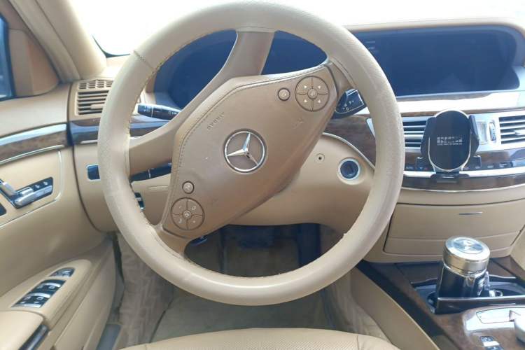 Used Mercedes-Benz S-Class 2010 S 300 L Luxury Model Steering Wheel
