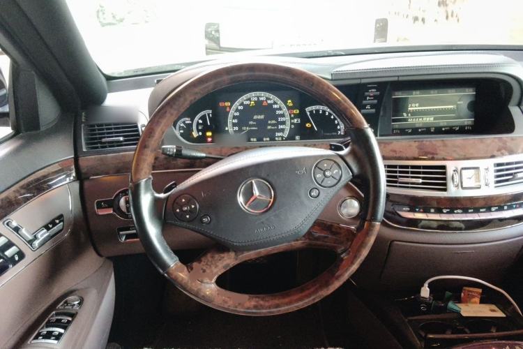 Used Mercedes-Benz S-Class 2010 S 350 L Luxury Model Steering Wheel
