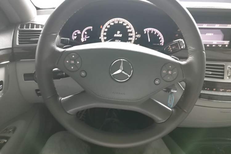 Used Mercedes-Benz S-Class 2010 S 300 L Business Model Steering Wheel