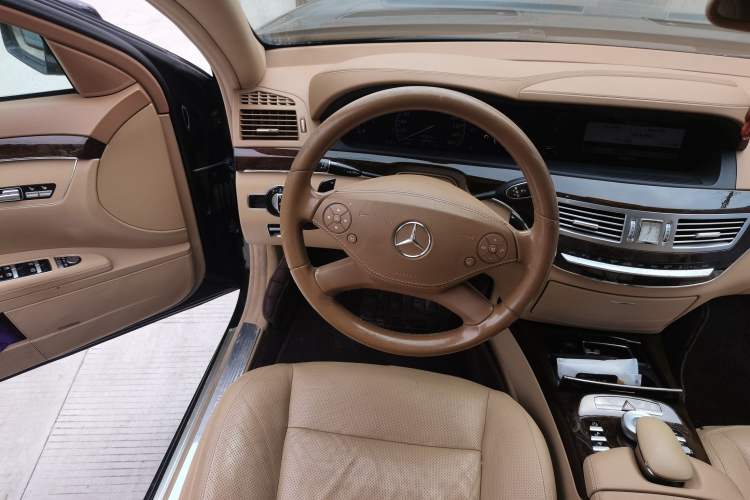 Used Mercedes-Benz S-Class 2010 S 300 L Luxury Model Steering Wheel