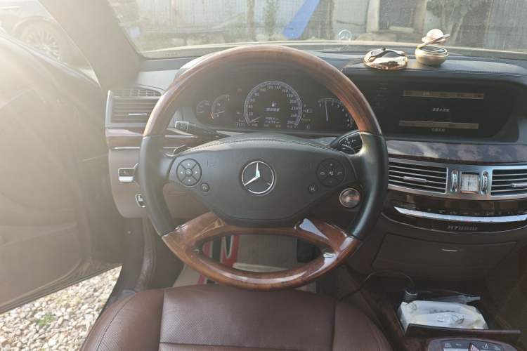 Used Mercedes-Benz S-Class 2010 S 400 L HYBRID Steering Wheel