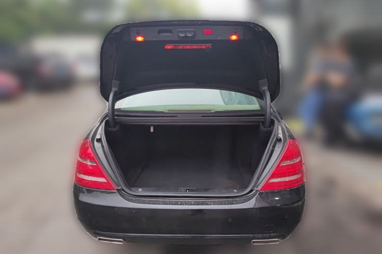 Used Mercedes-Benz S-Class 2010 S 350 L 4MATIC Trunk