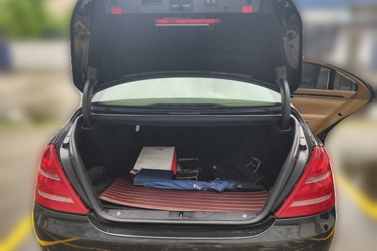 Used Mercedes-Benz S-Class 2010 S 400 L HYBRID Trunk