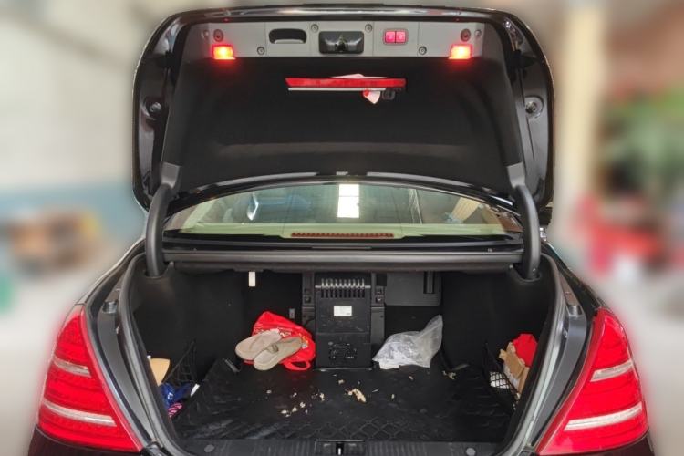 Used Mercedes-Benz S-Class 2010 S 400 L HYBRID Trunk