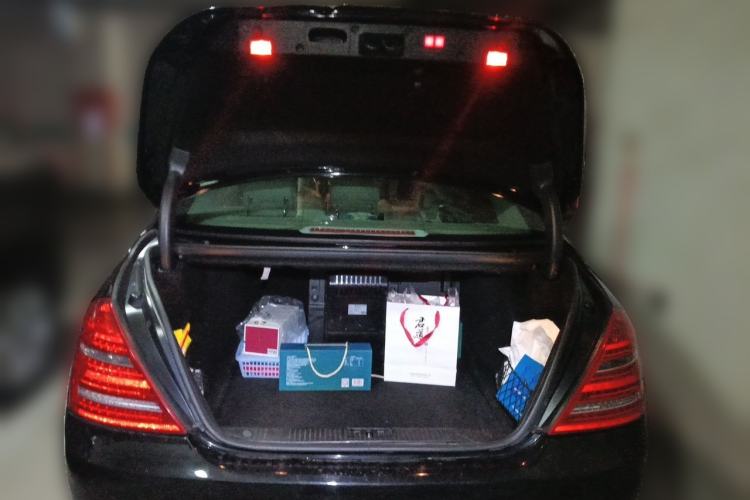 Used Mercedes-Benz S-Class 2010 S 400 L HYBRID Trunk