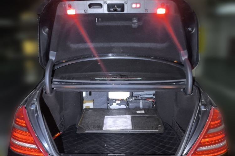 Used Mercedes-Benz S-Class 2010 S 400 L HYBRID Trunk
